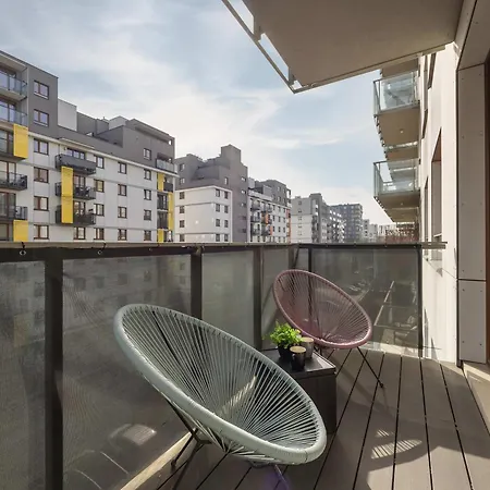 Air-conditioned With Balcony In By Renters Daire *