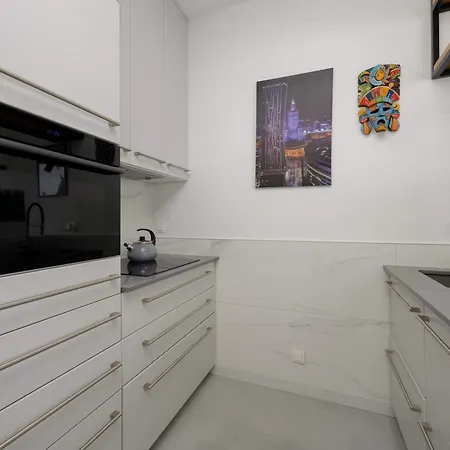 Air-conditioned With Balcony In By Renters Daire *