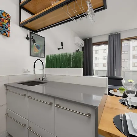 Daire Air-conditioned With Balcony In By Renters *