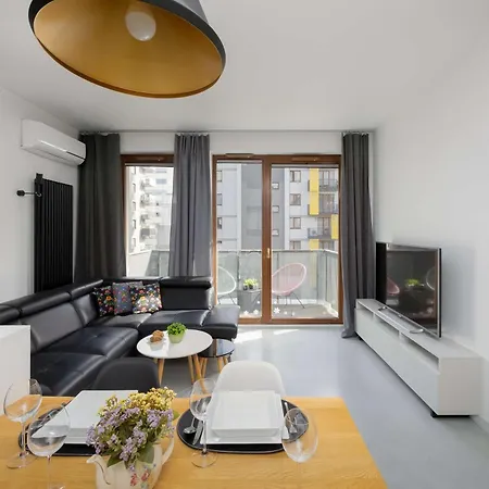 Air-conditioned With Balcony In By Renters Varşova